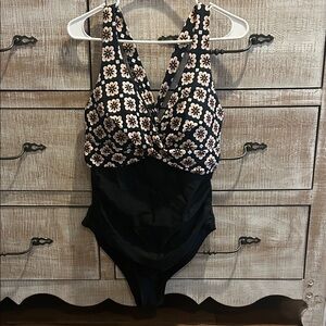 Cupshe Black One-Piece Swimsuit with Beige Floral Top